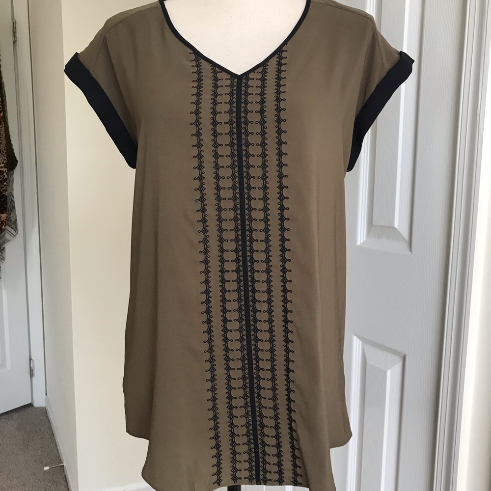 EXPRESS V-neck Cap Sleeve Blouse w/Front detailing